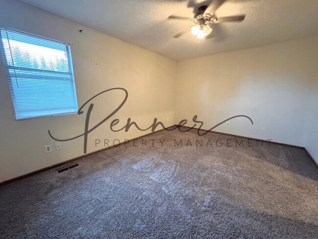 Building Photo - 814 NW 36th St Terrace