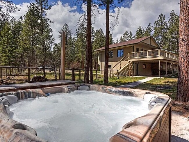 Building Photo - Beautiful spacious 3 bed, 3 bath home situated on 2.53 private acres in Stevensville.