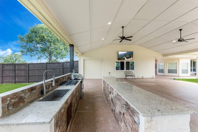 Building Photo - 30062 N Fulshear Dr