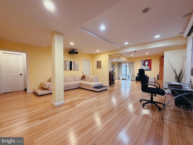 Building Photo - 1317 Mettler Rd