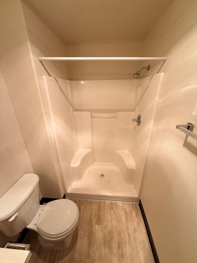 Building Photo - Three Bedroom Duplex in Keizer, Landscaping Included!