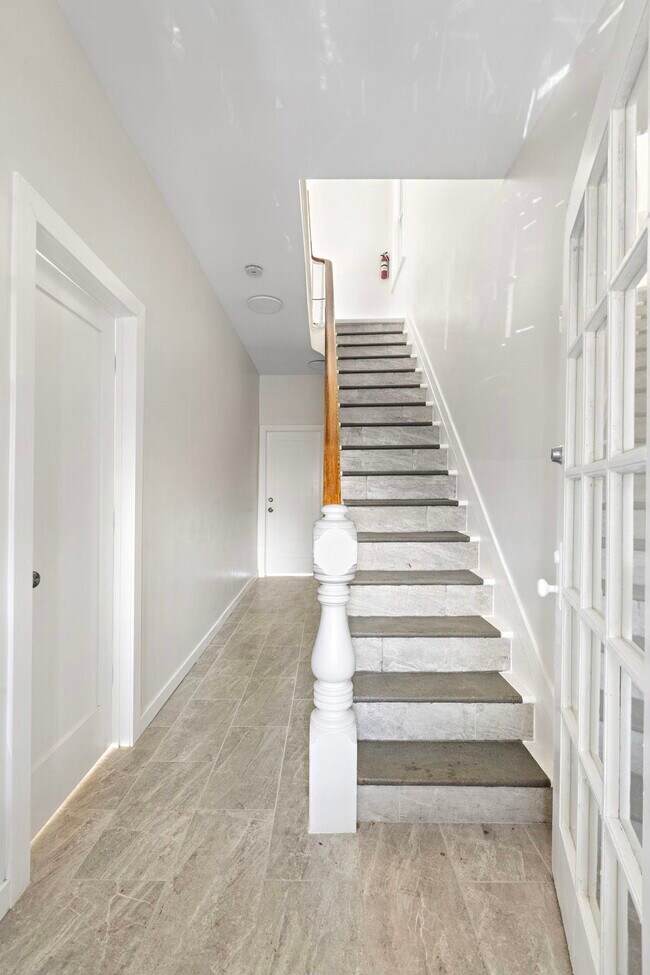 Building Photo - 600 67th St