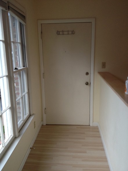 Building Photo - 2527 Hydraulic Rd