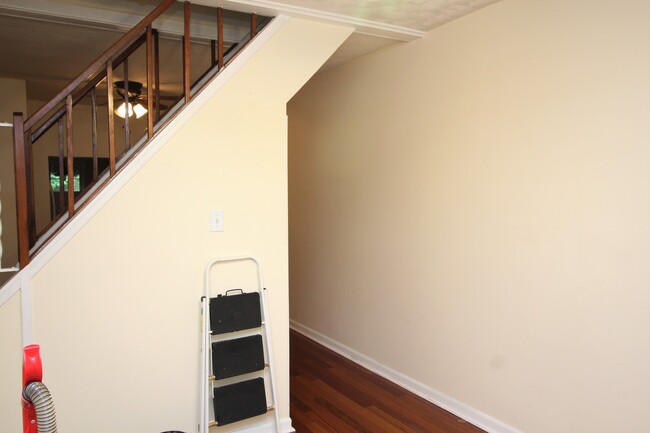 Building Photo - Charming Locust Point 2bd+Den/1ba Rowhome ...