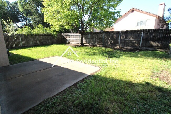 Building Photo - Spacious 3bd/2ba Elk Grove Home with 2 Car Garage