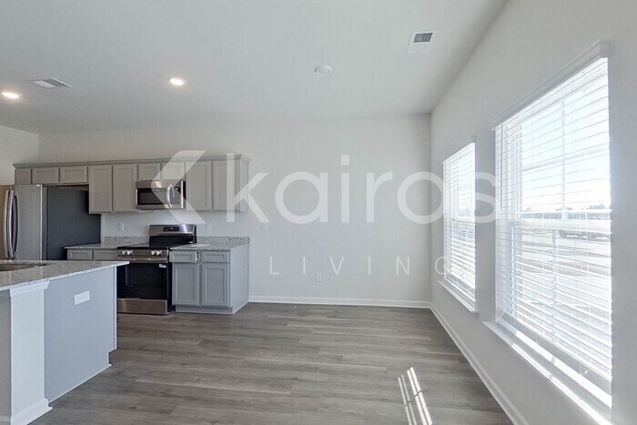 Building Photo - 2083 Banyan Cir