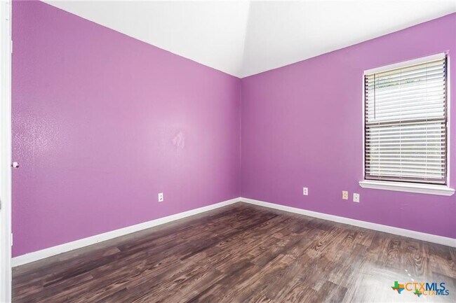 Building Photo - 605 Paintbrush Dr