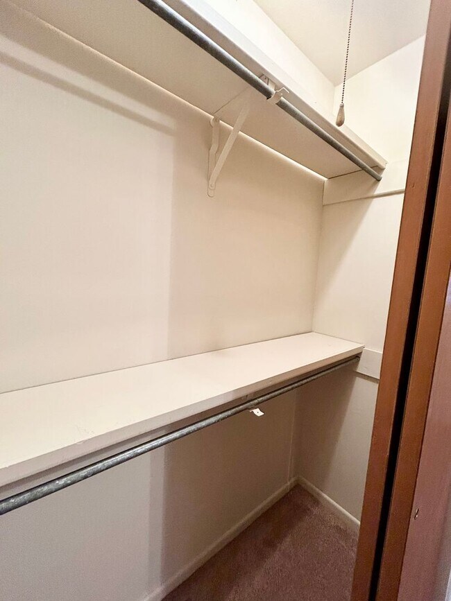 Building Photo - 3 bed 2 bath near the west loop Now available