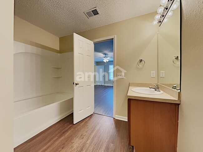 Building Photo - 161 Cherry Laural Ln