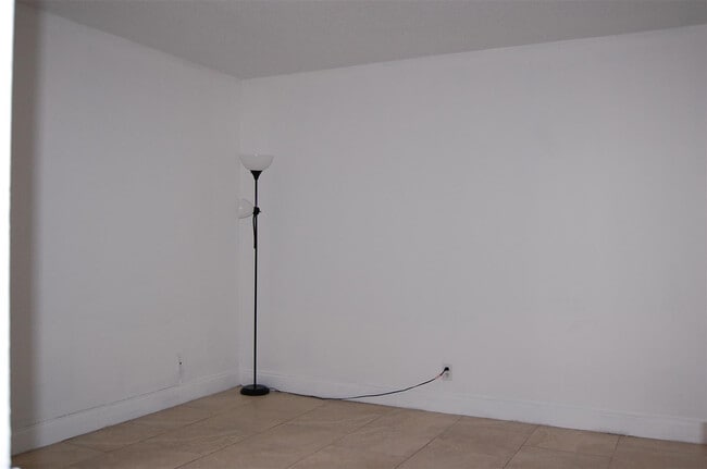 Building Photo - 622 NW 13th St