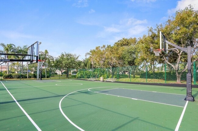 Building Photo - 874 NW 170th Terrace