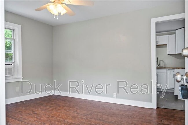 Building Photo - 509 Hardwick Ave