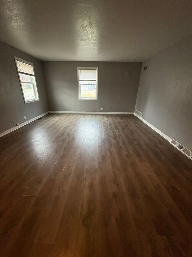 Building Photo - 1701 Onalaska Ave