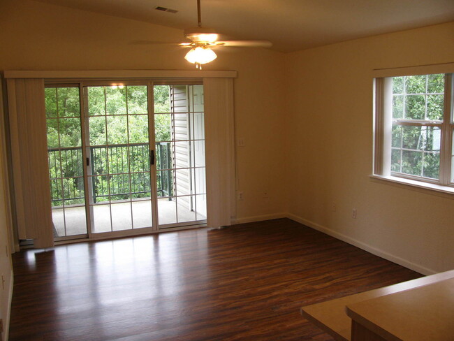 Building Photo - Condominium in The Oaks of Holiday Hills R...
