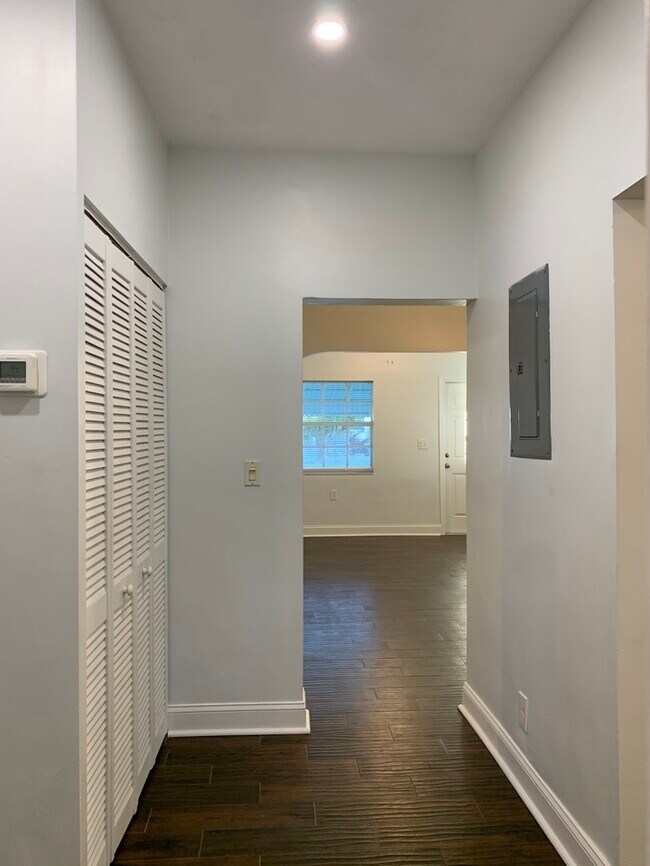 Building Photo - CHARMING KEY WEST HOME