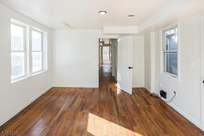 Building Photo - 29 William St