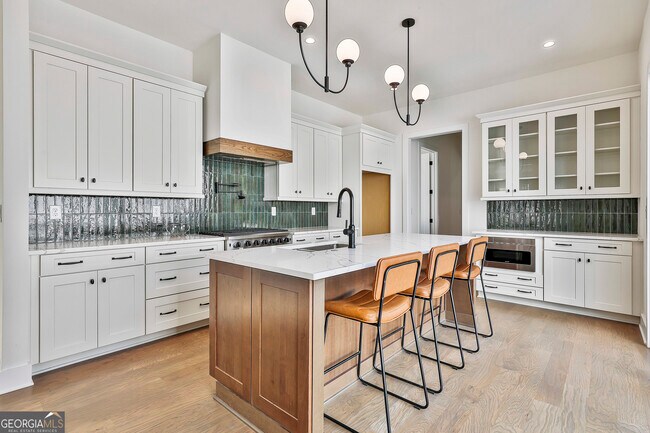 Building Photo - 940 Laurel Brooke Ave