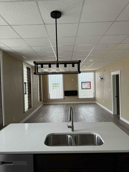 Building Photo - 814 1/2 9th St