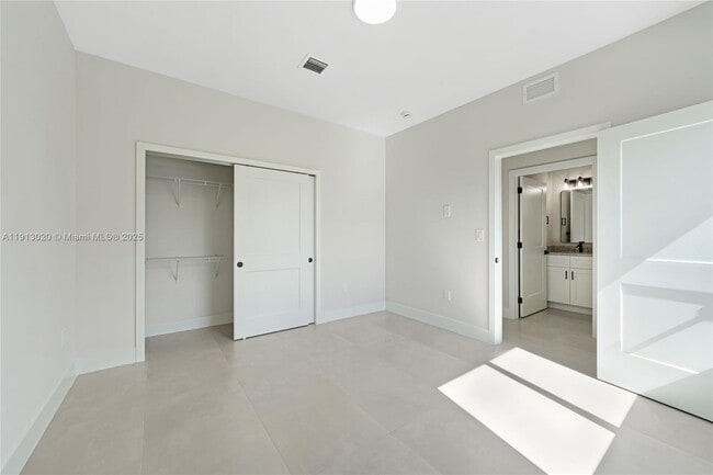 Building Photo - 4303 E 8th Ct