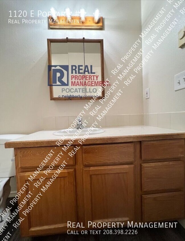 Building Photo - 1120 E Poplar-#2