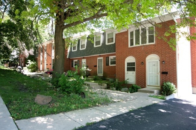 Primary Photo - 138-152 N Huffman St