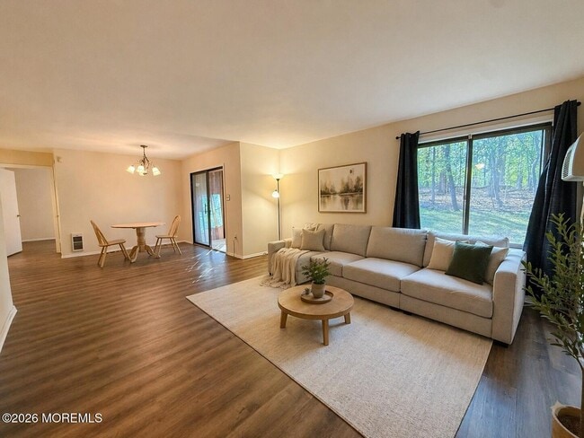 Building Photo - 174 Amberly Dr