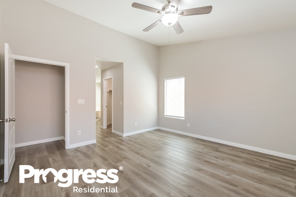 Building Photo - 1075 Silver Star St