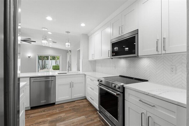 Building Photo - 731 Alda Way NE