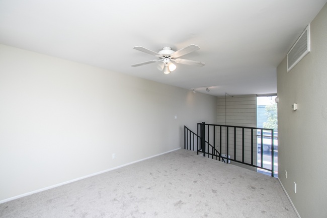 Building Photo - 2BR/2BA Loft Townhome 7th Ave/Camelback, $...