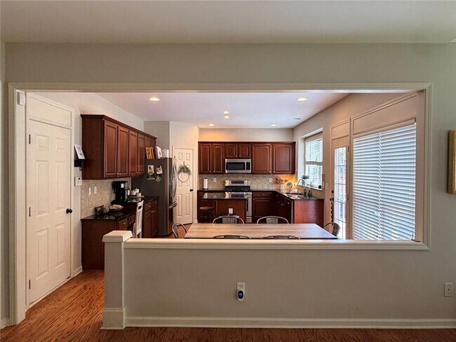 Building Photo - 1695 Montcliff Dr