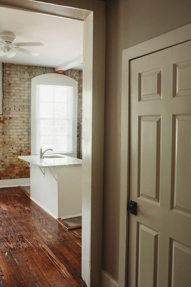 Kitchen - 529 Washington E St
