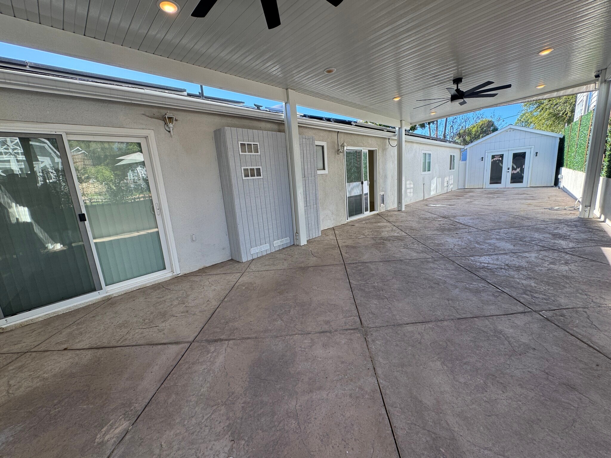 Building Photo - 1121 Calle Tulipan