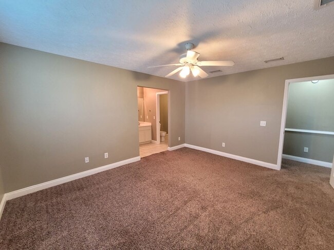 Building Photo - Cherokee Heights - 3 BR|2 BA w/ 2 Car Garage!