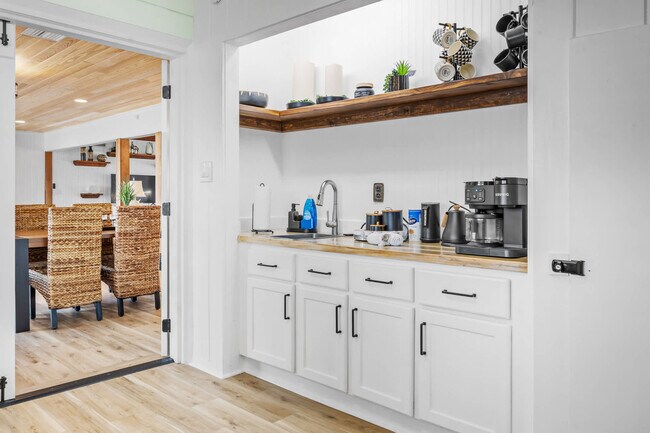 Building Photo - 11560 Dragon Point Dr