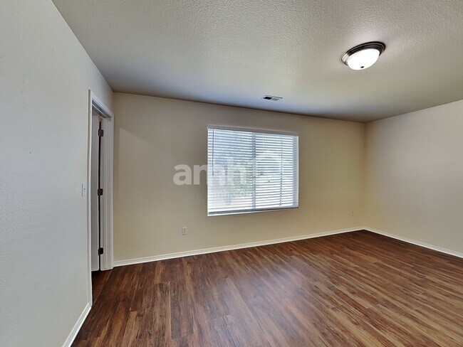 Building Photo - 1006 W 180 S