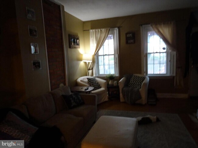 Building Photo - 616 Delaware St