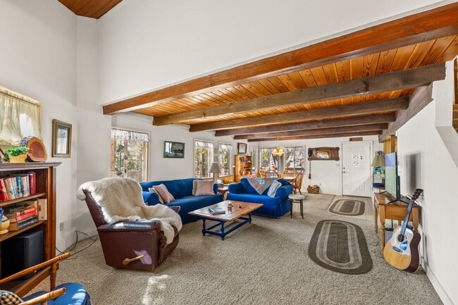 Building Photo - 3 bedroom, 2 bathroom, Spacious Scenic Munds Park Home!