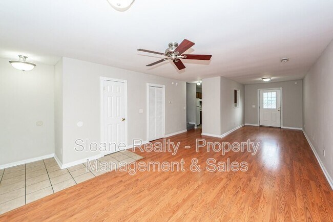 Building Photo - 149 Pine Shadow Dr