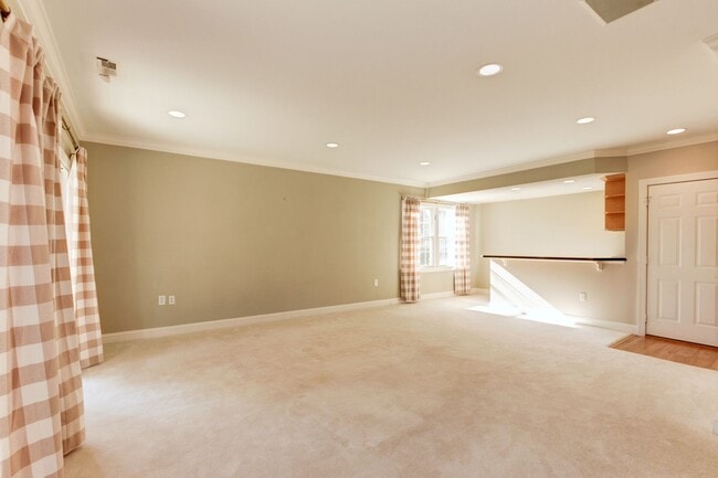 Building Photo - Lovely and Sought After Home for Rent in t...
