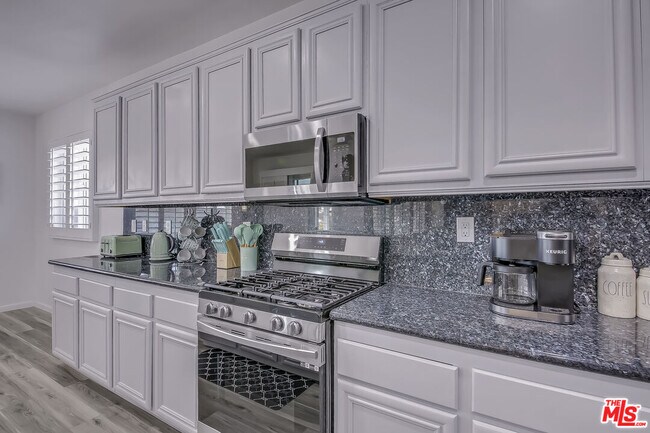 Building Photo - 82580 Yeager Way