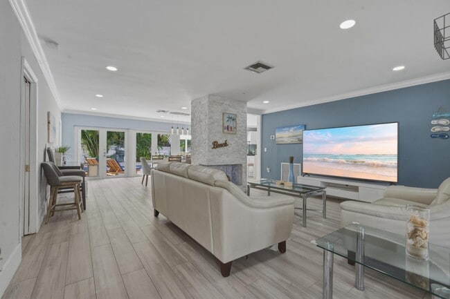 Building Photo - 3036 NE 19th St