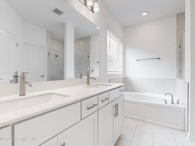 Building Photo - 401 Archstone Wy