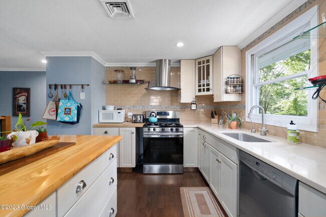 Building Photo - 1 Laurie Ln