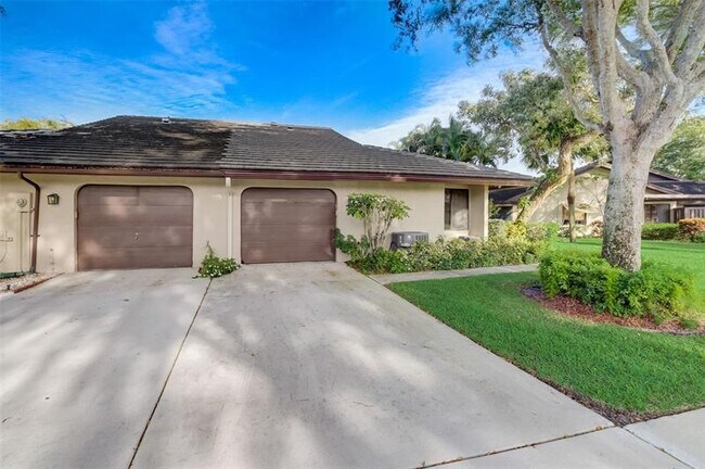 Building Photo - 5051 Pine Dr