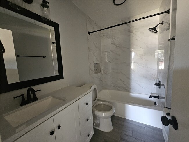 Building Photo - 2519 Piddler Dr