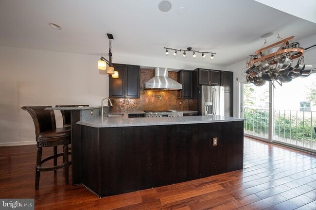 Building Photo - 601 Poplar St