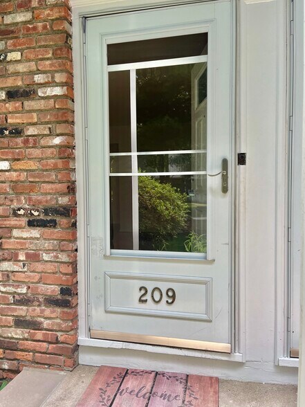 Primary Photo - 209 Washington Dr