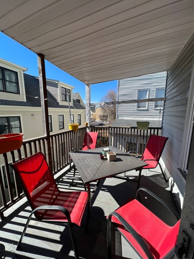 Building Photo - Beautiful Porter Squ 3 Bed! Short Walk To ...