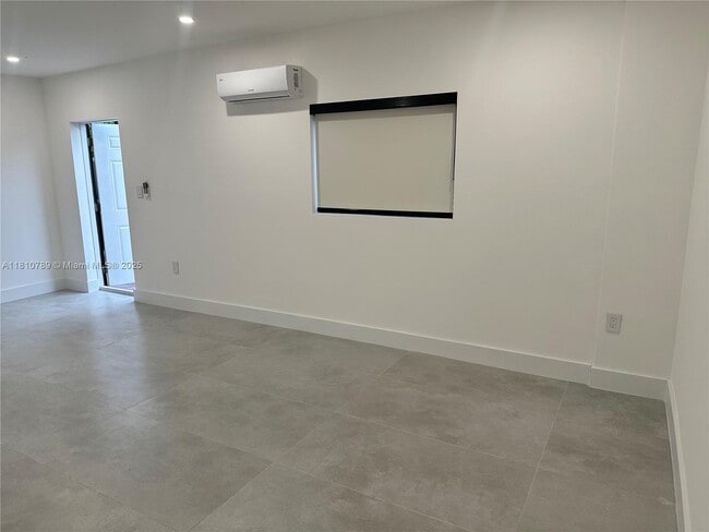 Building Photo - 10890 SW 68th Dr