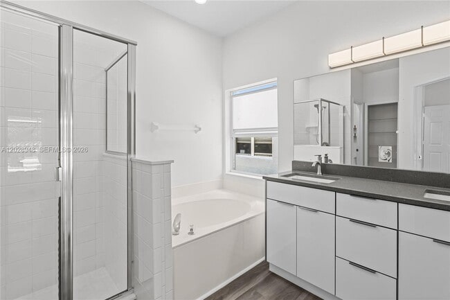 Building Photo - 434 Castlemain Cir